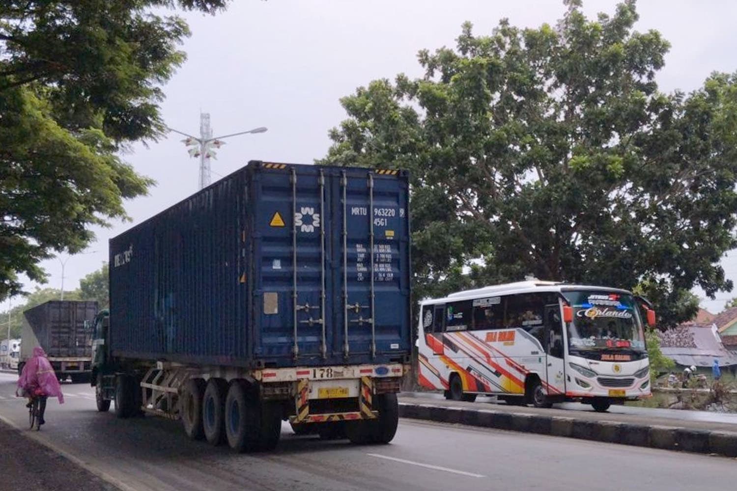 Truk Bisa Melintas di Jalur Pantura Demak-Kudus Usai Banjir