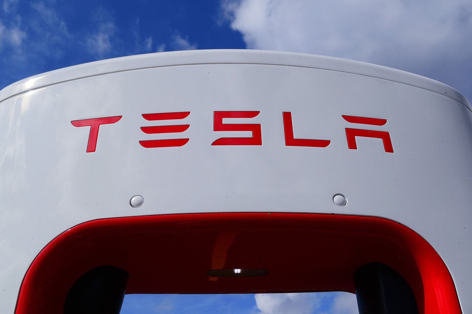 Woww.. Tesla Produksi 100 Ribu Unit Cybertruck di 2025